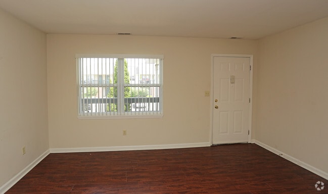 Interior Photo - Hudson Pointe