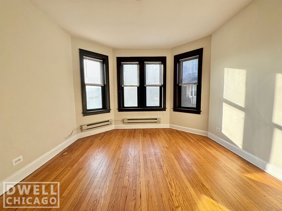 Foto principal - 3825 N Greenview Ave