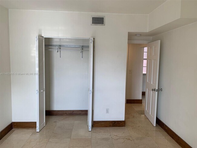 Foto del edificio - 551 NE 62nd St