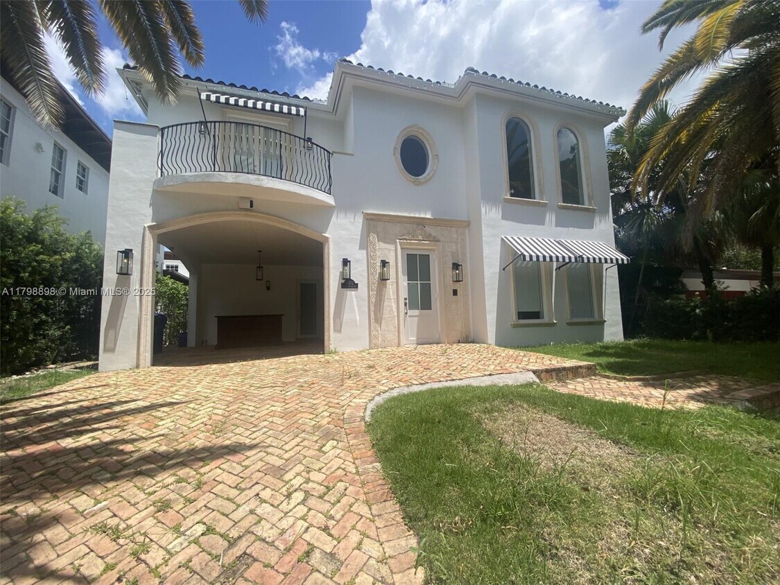 Primary Photo - 2422 S Miami Ave