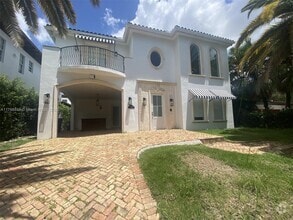 Building Photo - 2422 S Miami Ave
