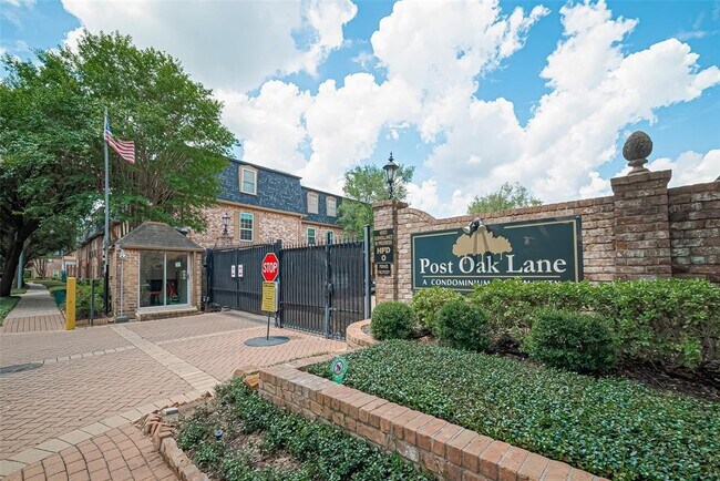 Building Photo - 359 N Post Oak Ln