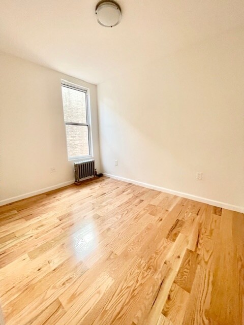 Foto del edificio - 239 E 25th St