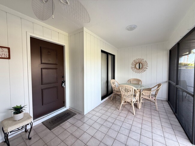 Building Photo - IMG Golf Course 2/2 Condo at Valencia Gard...