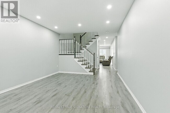 Building Photo - 16 Froggy Dr