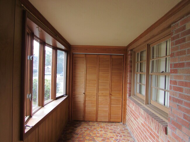 Building Photo - 16 Patton Dr