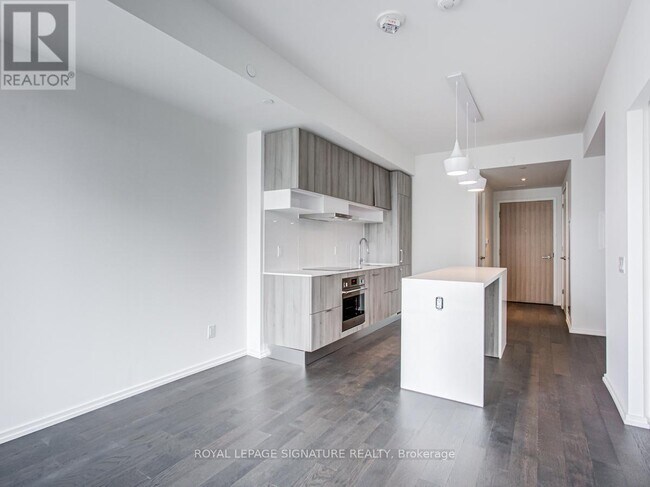 Building Photo - 5 Soudan Ave