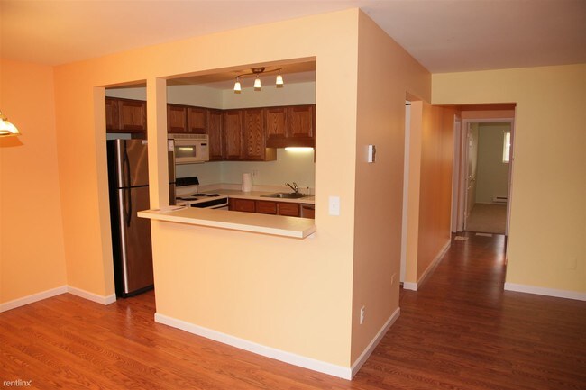Foto del edificio - 7572 Woodview St