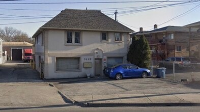 Building Photo - 5209 W Lake St