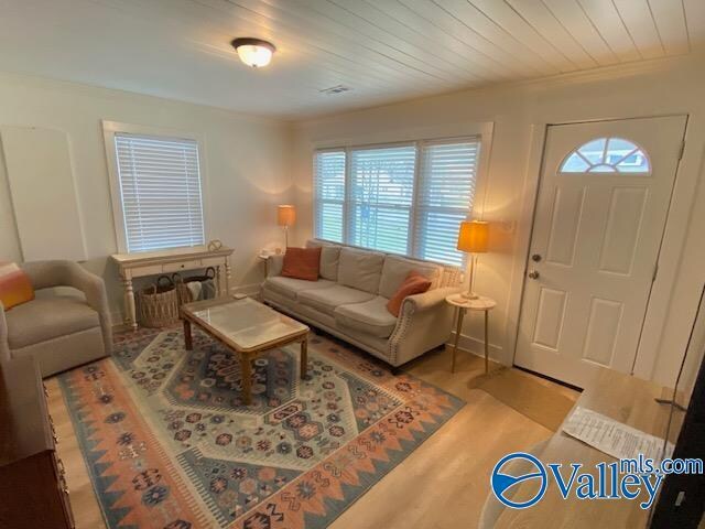 Foto del edificio - 1236 Oshaughnessy Ave NE