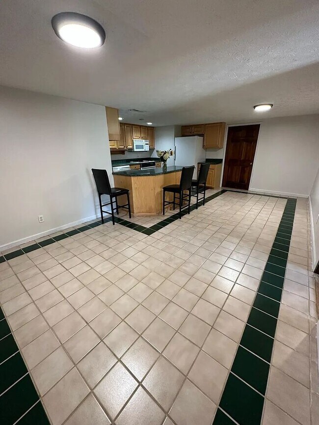 Building Photo - Rare 5BR House in Marietta!