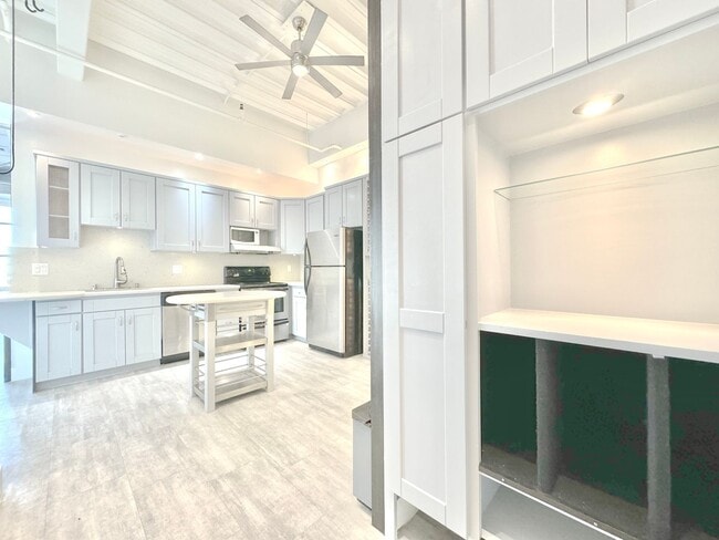 Top floor modern crafted spacious 1 Bed + ... - Top floor modern crafted spacious 1 Bed + ... Apartment