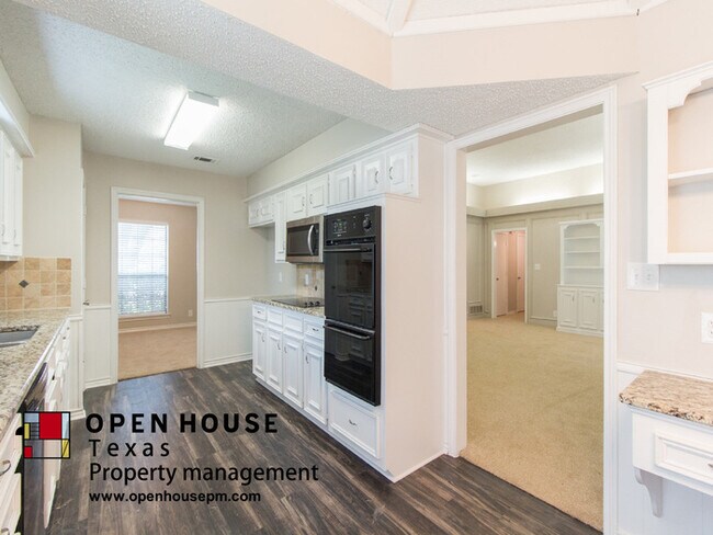 Foto del edificio - 2800 Glen Forest Ln, Plano