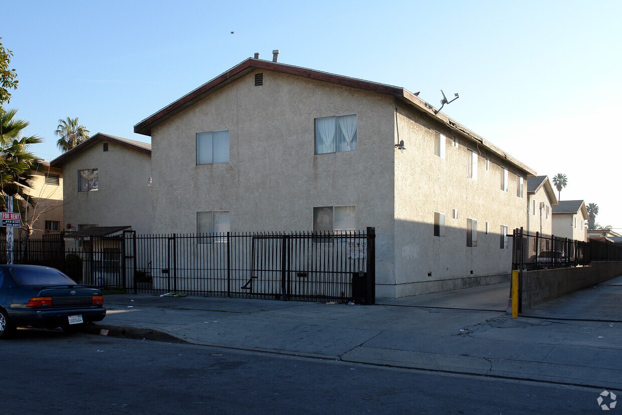 Foto del edificio - 10124 Felton Ave