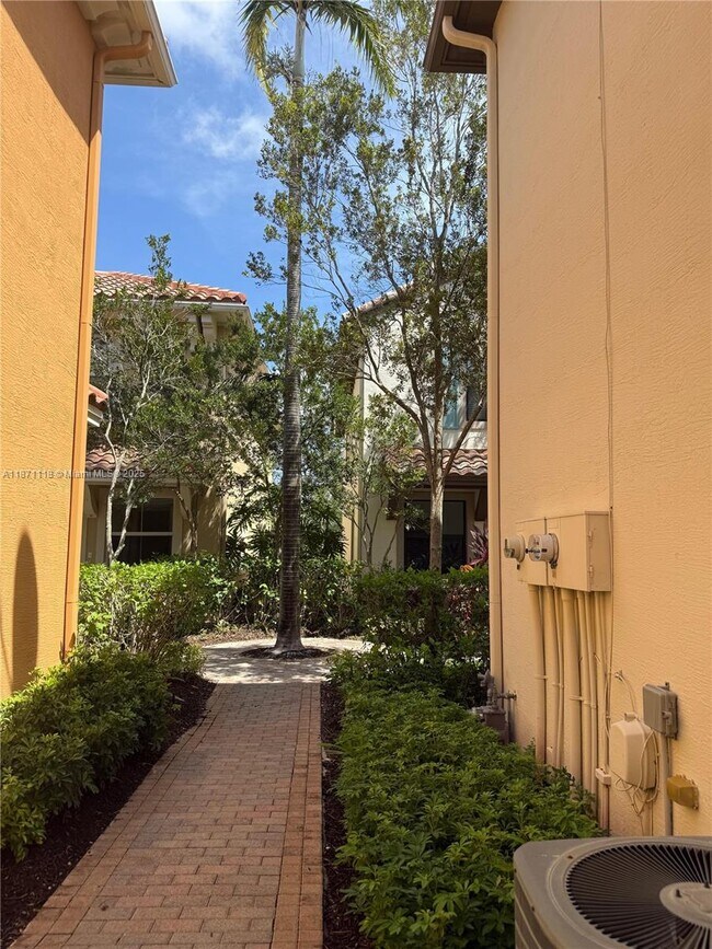 Foto del edificio - 12671 NW 32nd Pl