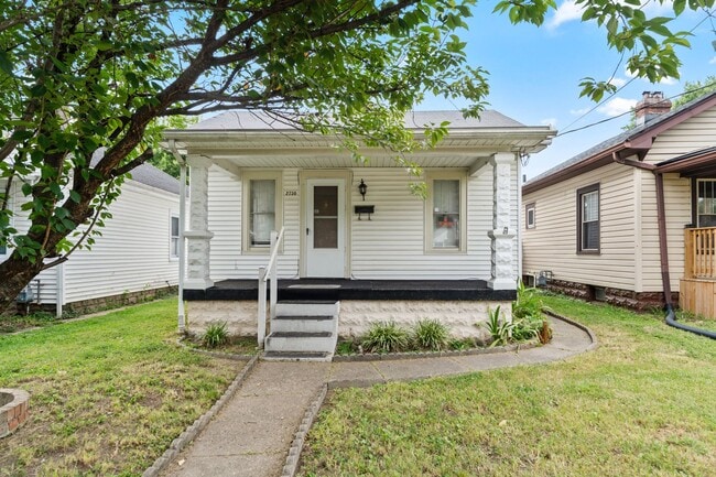 Charming 2-Bedroom Home with Fenced Yard –... - Charming 2-Bedroom Home with Fenced Yard –...