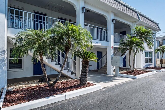 Foto del edificio - 7151 Sunset Way