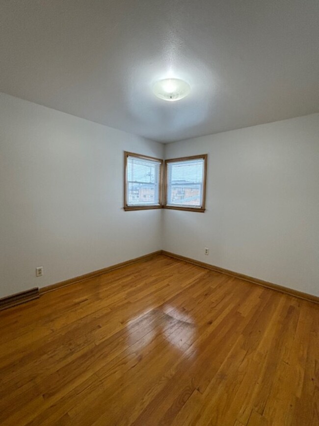 Building Photo - 4043 N 60th St