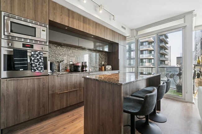 Building Photo - 88 Blue Jays Way