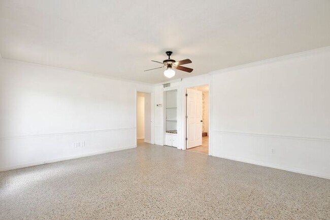 Foto del edificio - Beautiful 3/2 Spacious Pool Home with a Fe...