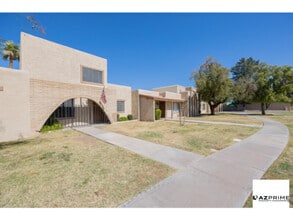 Building Photo - 2126 E Villa Ct