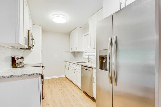 Building Photo - 2236 Chevy Chase Ln