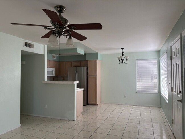 Foto del edificio - 4955 S Lindell Rd