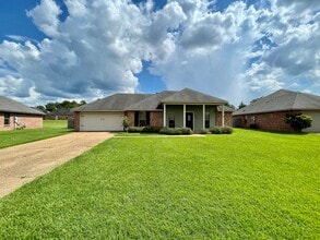 Building Photo - 493 Fairway Ave