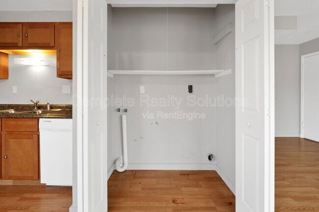 Foto del edificio - 330 Mt Everest Dr