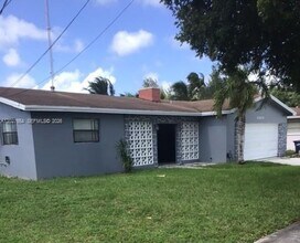 Building Photo - 20600 NW 2nd Ct