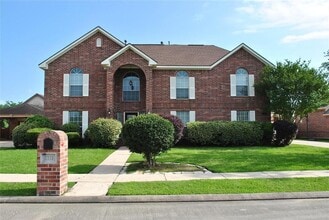 Building Photo - 2111 Paintbrush Ave