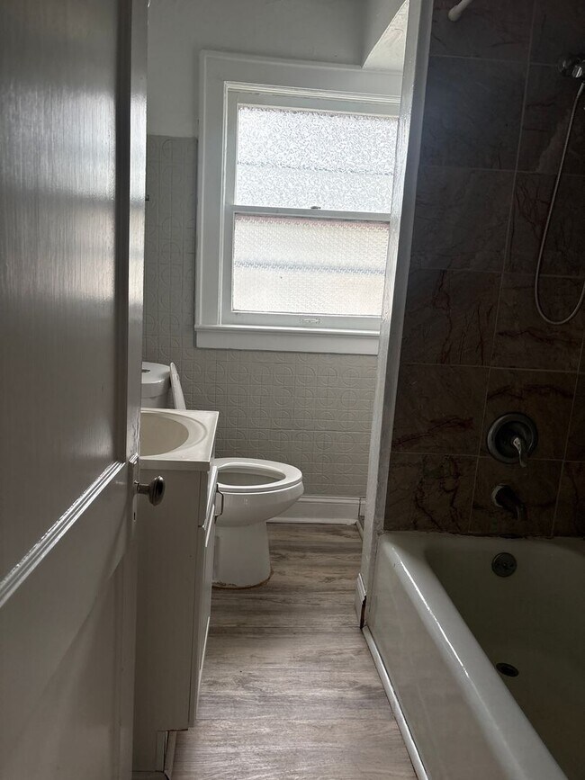 Foto del edificio - Edgewood2179