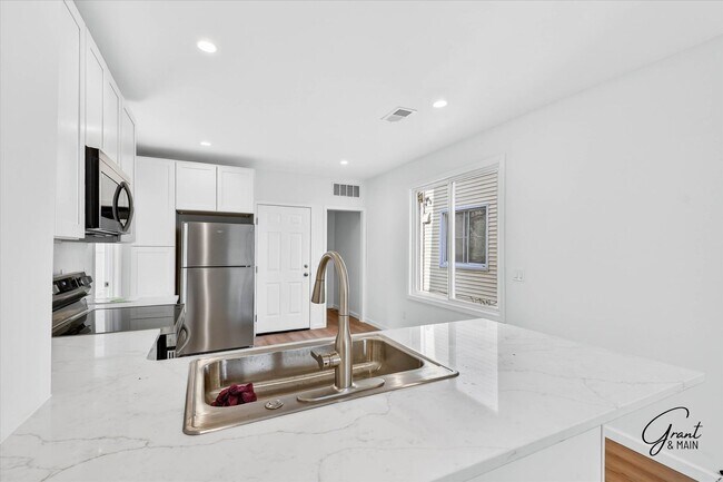 Foto del edificio - 3175-3177 Jacob - Grit and Grind Ventures LLC