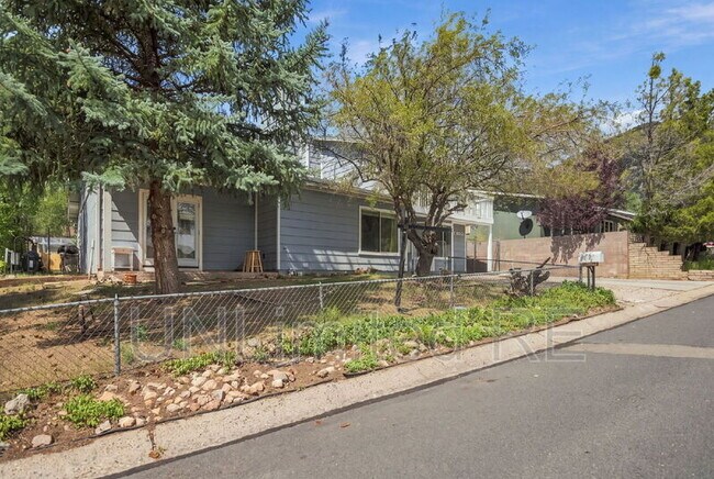 Building Photo - 3565 N Manor Rd