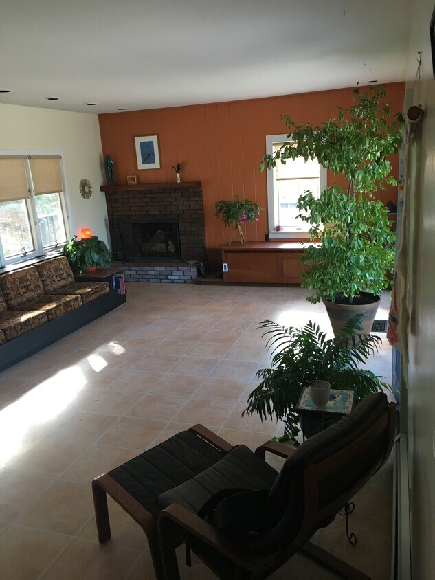 10 Bray Ct Unit 1, Pelham, MA 01002 Apartments in Pelham, MA