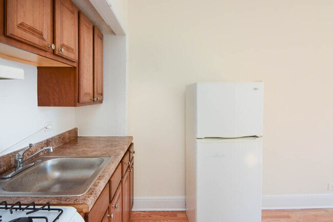 Foto del edificio - 3335 W Diversey Ave