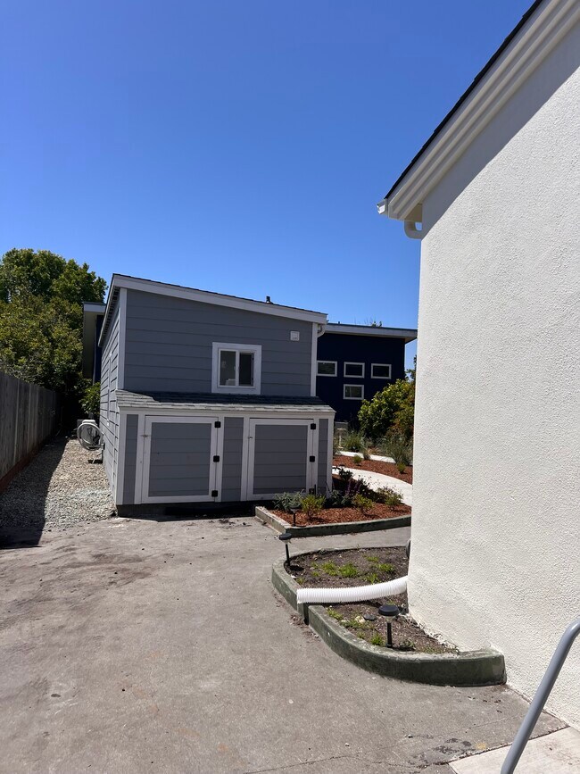 Espacio de almacenamiento para lavadora, secadora y calentador de agua. - 1219 Laurel St