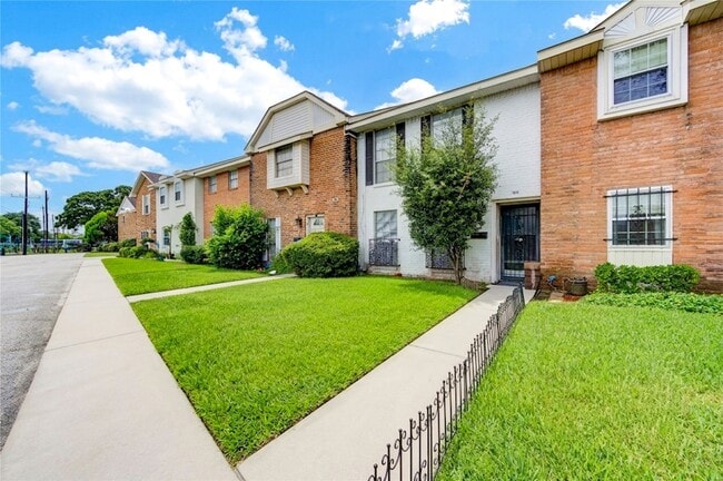 Photo - 6723 Tarnef Drive Unit 723 Apartment