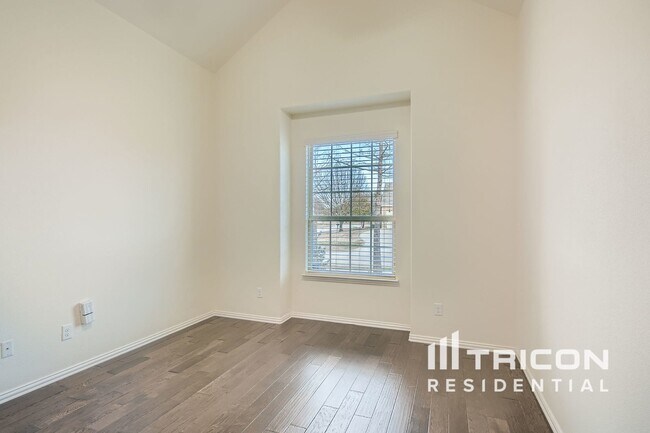 Building Photo - 5024 Kestrel Dr