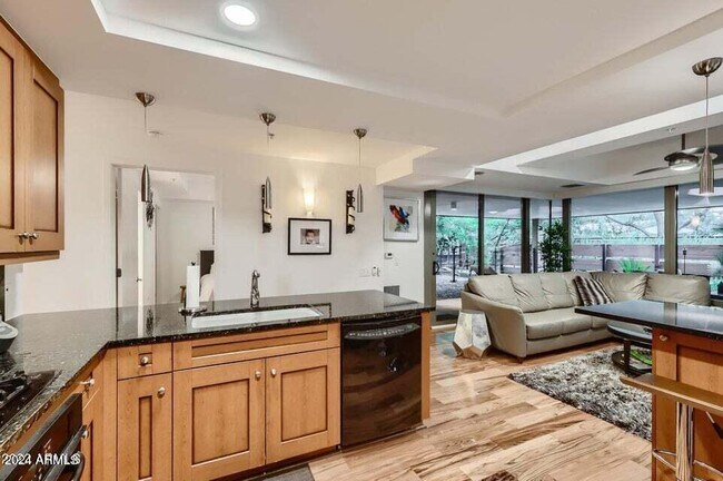 Foto del edificio - 7151 E Rancho Vista Dr