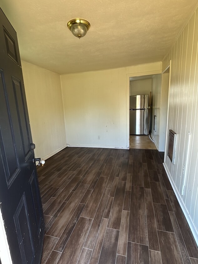 Building Photo - 1604 B E 9th St