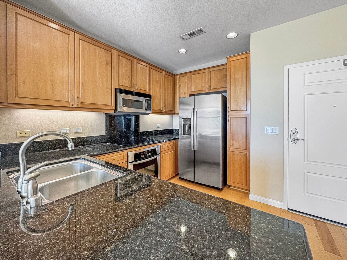 Foto principal - Beautiful 1B/1BA Condo in Carmel Valley!