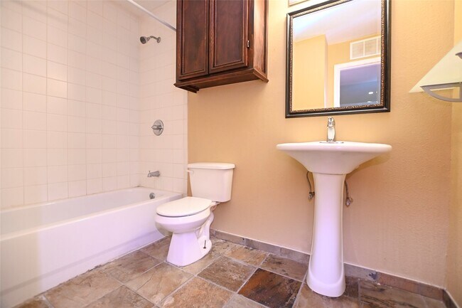 Foto del edificio - 8423 Hearth Dr