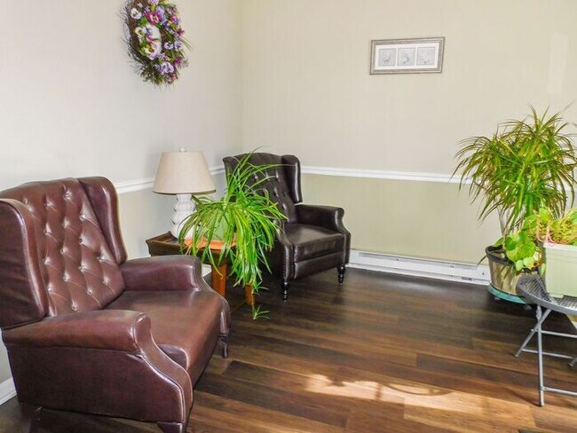 Building Photo - Recently Updated 1st Floor Condo with Priv...