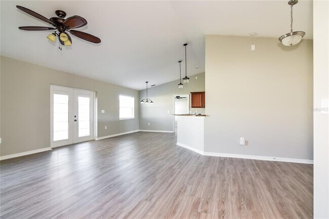 Foto del edificio - 2226 Bluebird Ave