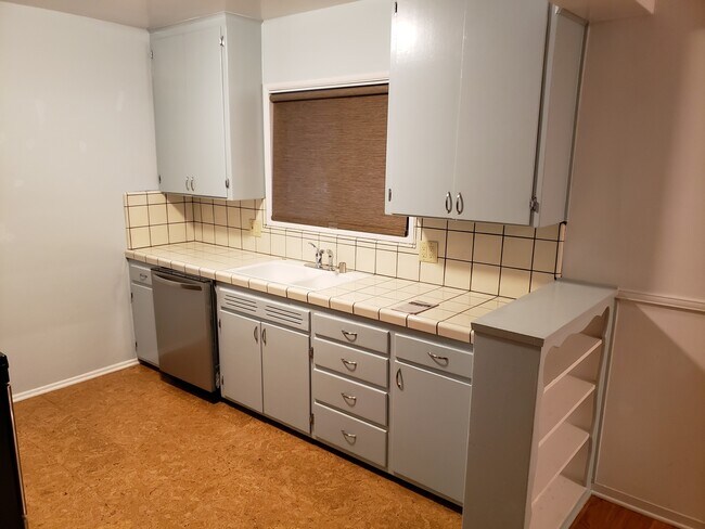 Building Photo - 5059 Serrania Ave