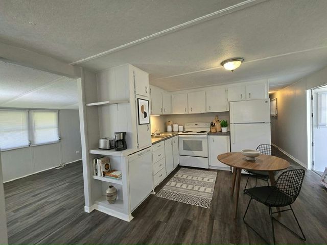 Foto del edificio - 105 48th Ave Terrace W