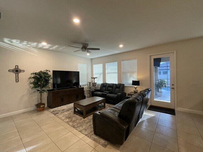 Foto del edificio - 1438 N River Cir