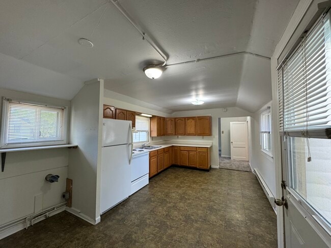 Building Photo - 1006 1/2 Therbrook St