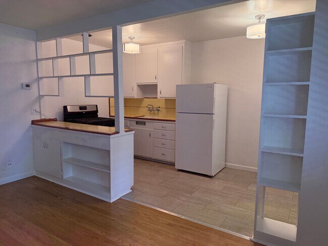 Foto del edificio - One-bed one-bath apartment for rent in a q...